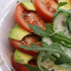 Avocado - tomaten - komkommer - snack