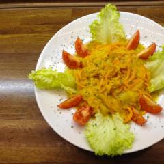 Wortelen - "pasta" met mango - selderij saus