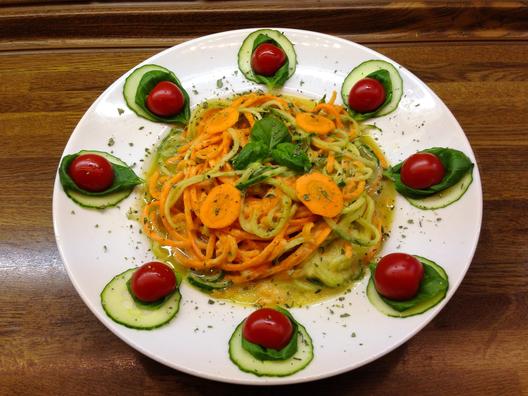 Komkommer - wortel - ananas - basilicum - "pasta"