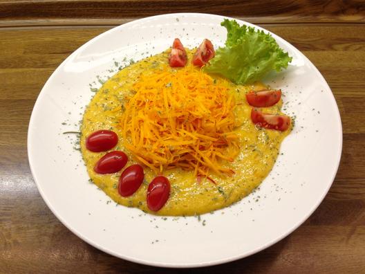 Pompoen vermicelli- "pasta" met kaki - sinaasappel - saus