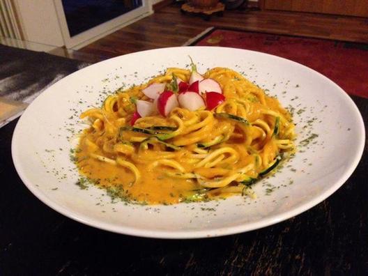 Courgette en daikon radijs noedels. Oh yum!