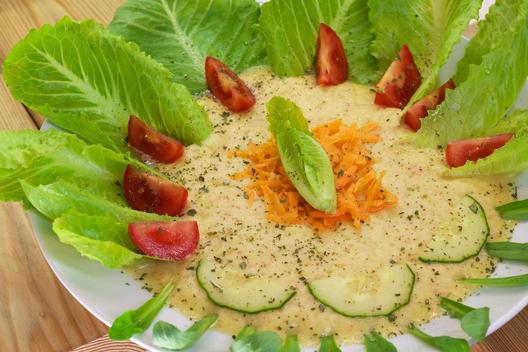 Ananas - appel - soep met wortelen op romaine sla