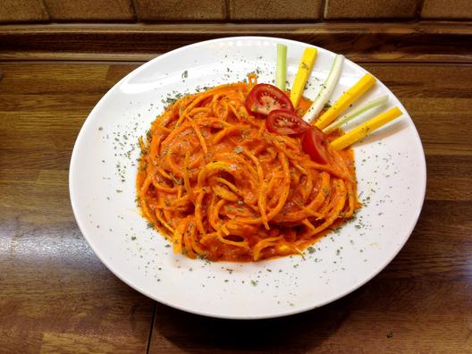 Butternut pompoen pasta met kaki - peper saus