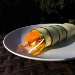 Courgette, veldsla, radijs, knolselderij, wortel loempia