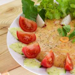 Ananas - pruimen - mango - crème op eikenbladsla