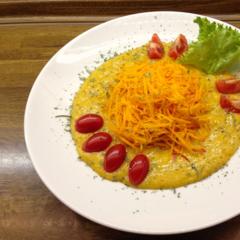 Pompoen vermicelli- "pasta" met kaki - sinaasappel - saus