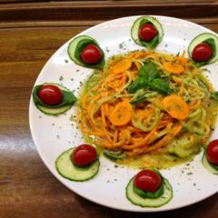 Komkommer - wortel - ananas - basilicum - "pasta"