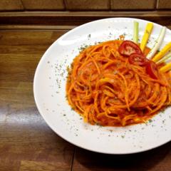 Butternut pompoen pasta met kaki - peper saus