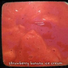 Net maakte ik mezelf mijn eerste RV aardbei banaan ijs! Beste ijsje dat ik had in mijn leven! <3