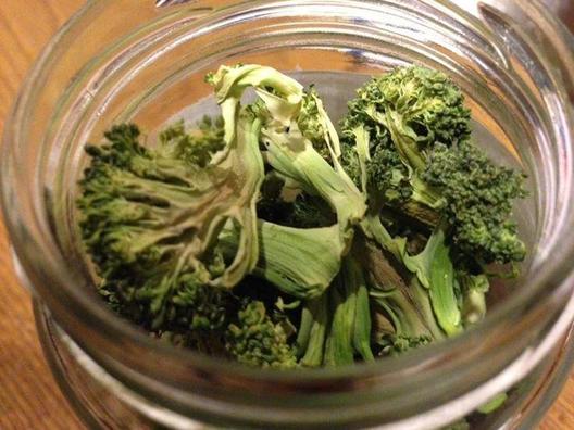Mijn ongelooflijk goed gedroogd broccoli. Ik vind ze zo lekker nu en dan.