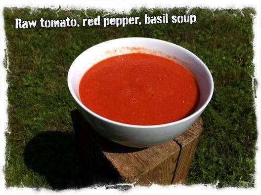 Rauwe tomaat, rode peper, basilicum soep <3